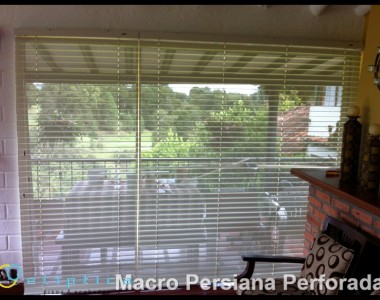 Macro Persiana Perforada